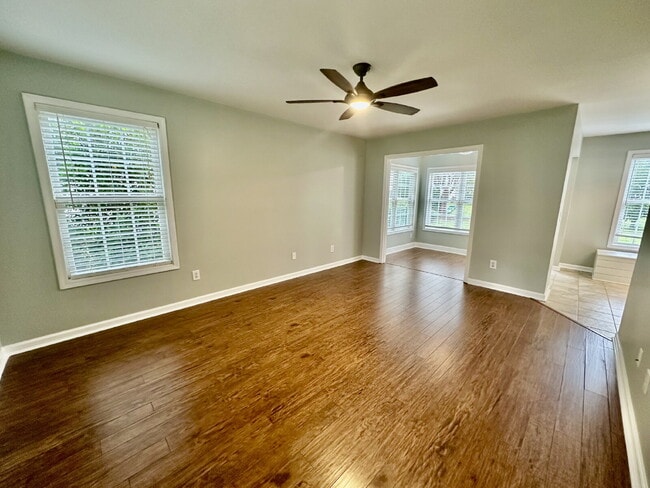 Photo - Bright and Airy Three Bedroom Home in Lake...