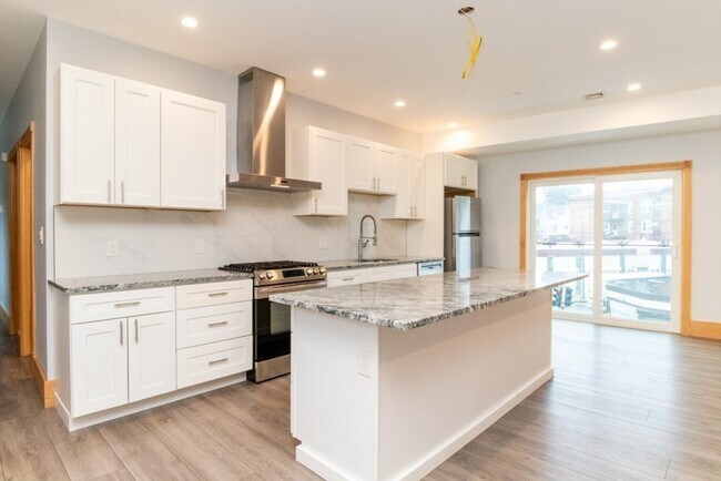 Building Photo - 411 Adams St Unit 3
