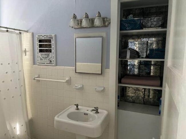 Photo - Studio for rent with Pool! Unit New