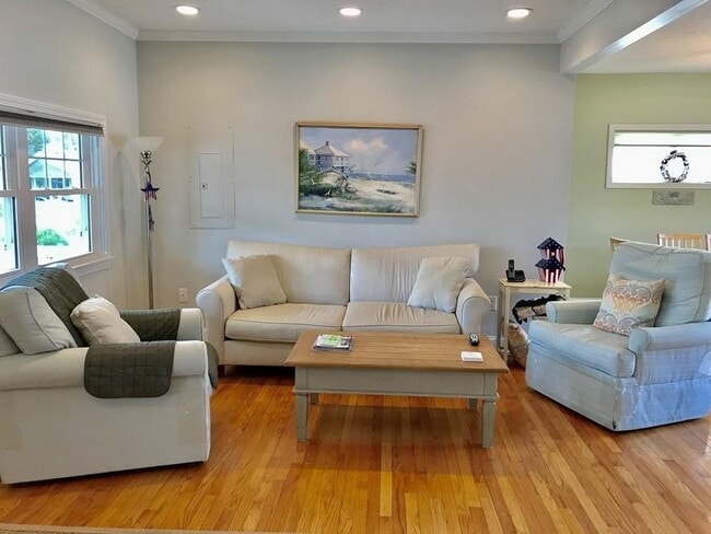 Photo - 37 R St