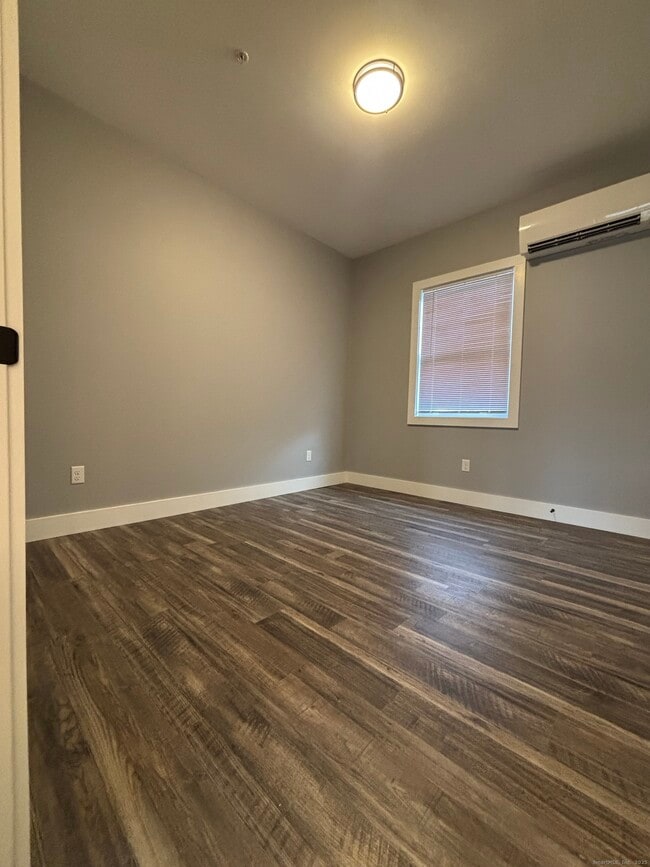 Photo - 303 Norwich-New London Turnpike