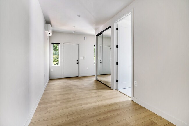 Photo - 1410 W 2nd St Unidad A