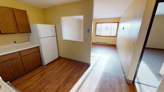 Photo - Lamro Apartments