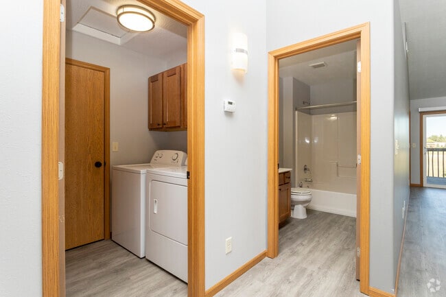 2BR, 2BA - 1,090 SF