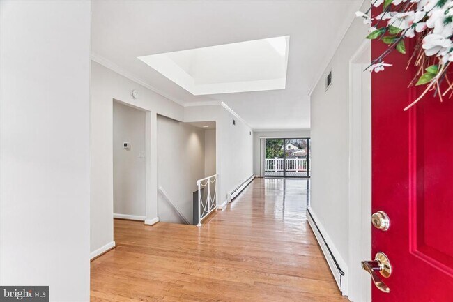 Photo - 5813 Midhill St