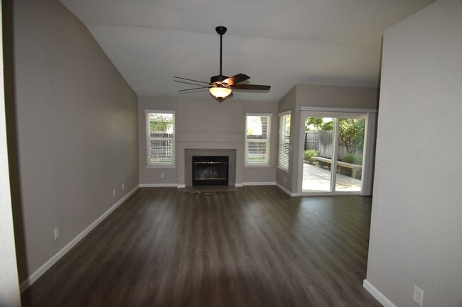 Photo - 301 Willowwood Ct