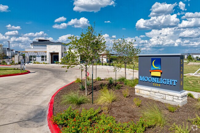 Letrero del complejo - Moonlight Apartments