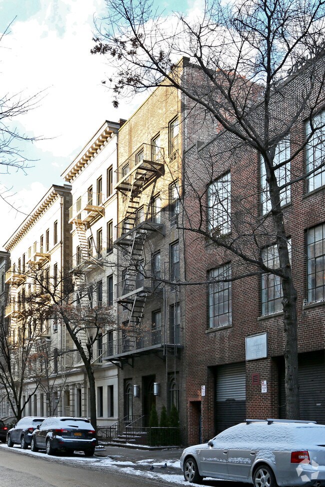 Photo - 221 W 21st St