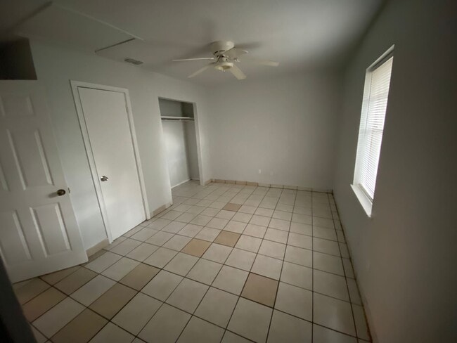 Photo - 910 Athol St Unit 3