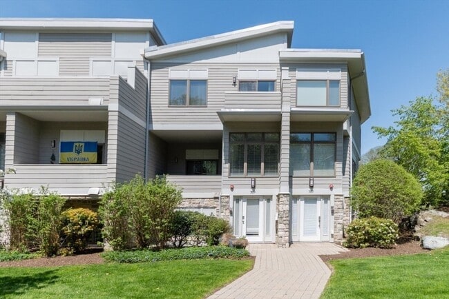 Building Photo - 769 Heath St