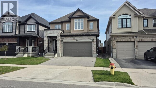 Photo - 304 Sedgewood St