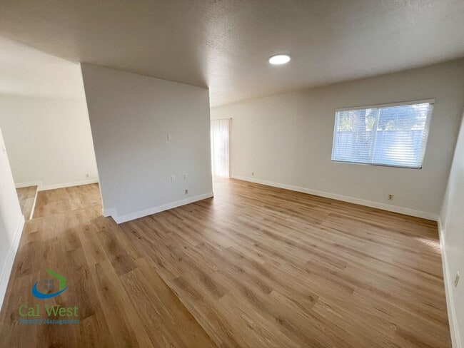 Photo - 3023 Plumstead Way