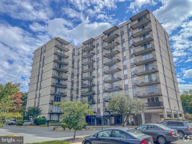 Building Photo - 3245 Rio Dr Unit 610 Rental