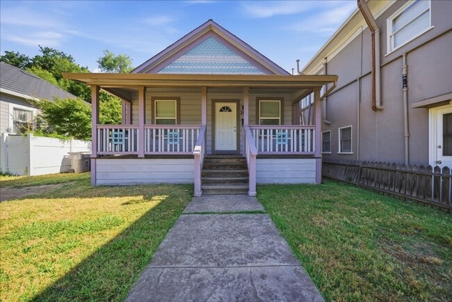 Building Photo - 3153 2nd Ave