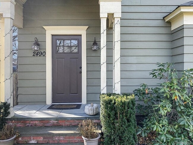 Photo - 2490 Pike St