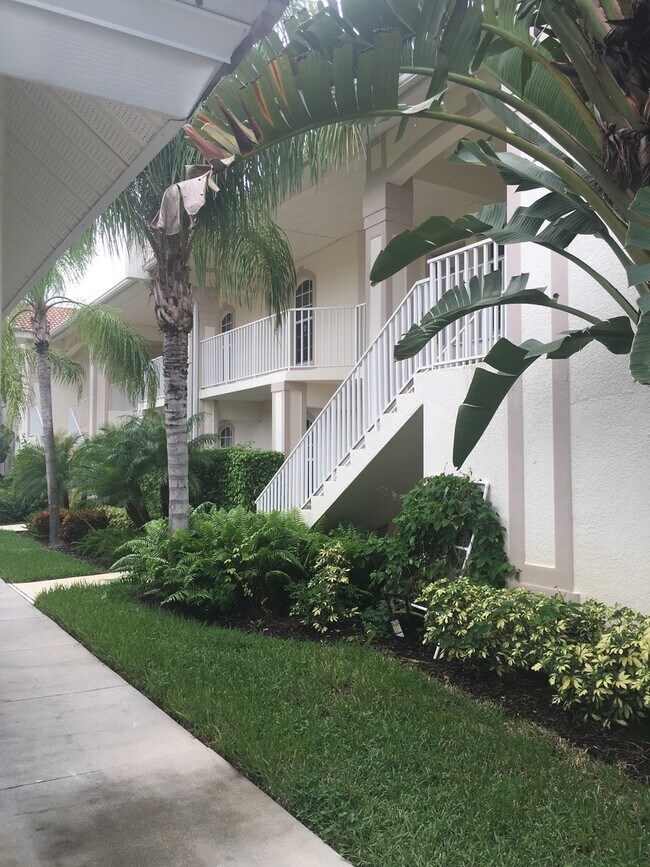 Building Photo - 2 bedroom 2 bath condo in Port of the Islands Unit 2907