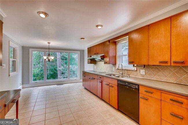 Photo - 1719 Ridgewood Dr NE