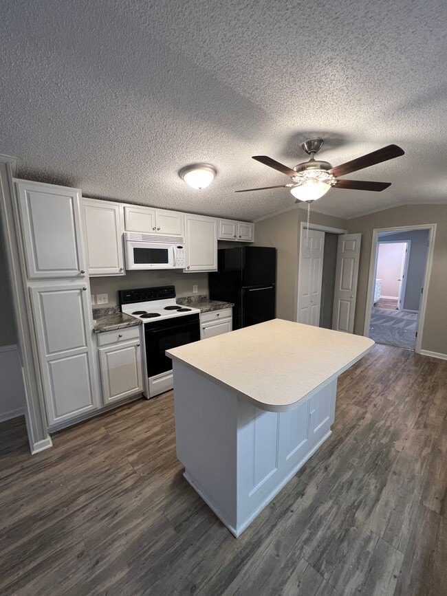 Photo - 3 Bedroom/2 Bathroom Home on 1 Acre of Land