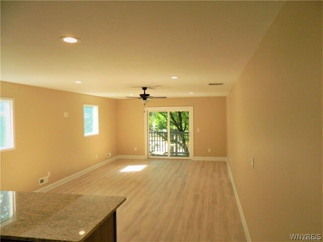 Photo - 417 Center St