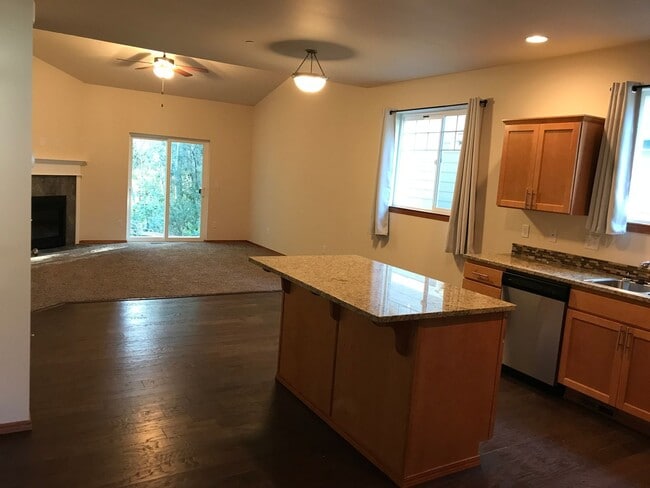 Photo - 715 Kodiak Ln