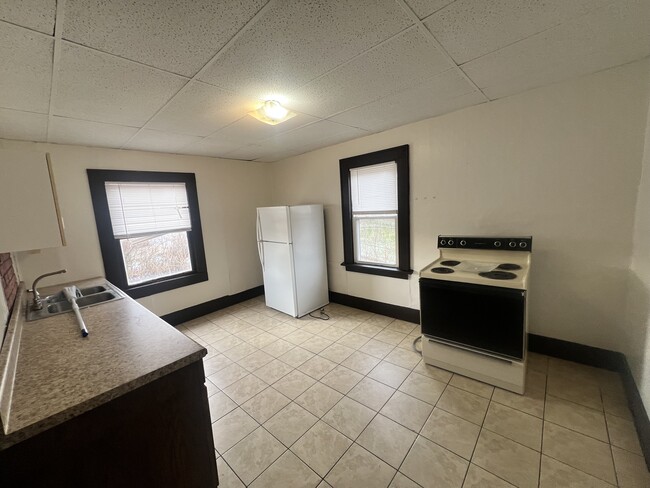 Building Photo - 105 N 12th St Unit #2