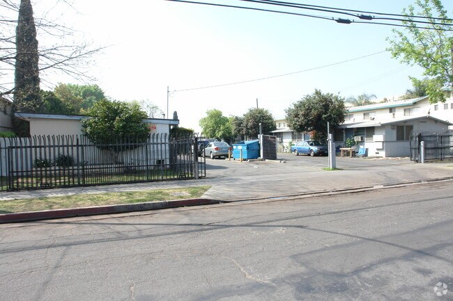 Photo - 14654-14664 Blythe St