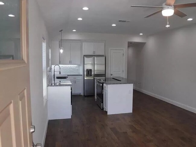 Photo - 810 N Broughton St