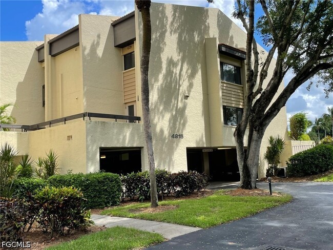 Building Photo - 4821 S Landings Dr Unit 205