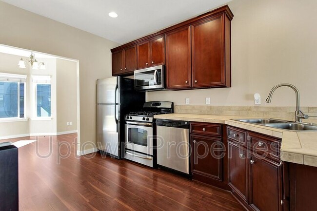 Building Photo - 8900 SW Elena Ln