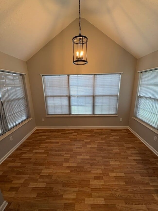 Photo - 153 Oakleaf Cir