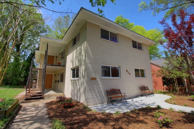 2 Bedroom Apartment Located 1 Block From Duke's East Campus! - 2 Bedroom Apartment Located 1 Block From Duke's East Campus!