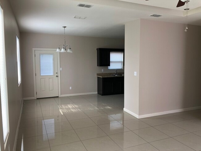 4717 N Dogwood St Unit 3