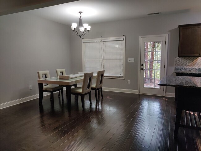 Photo - 2070 Blackstone Way