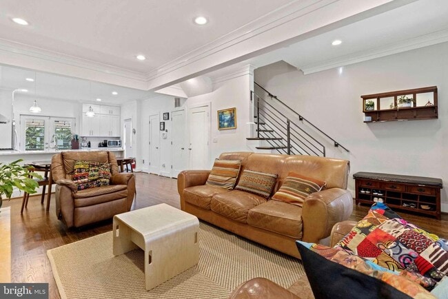 Photo - 1928 First St NE