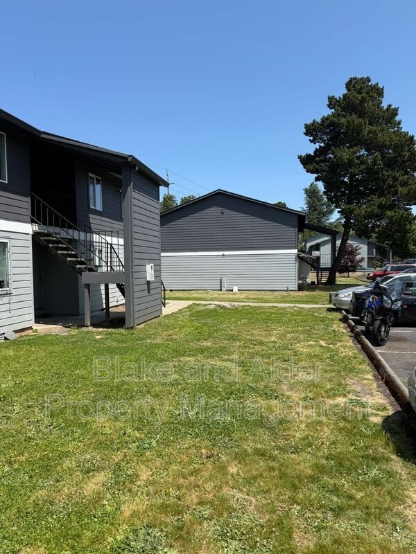 Building Photo - 3879 NE 152nd Ave