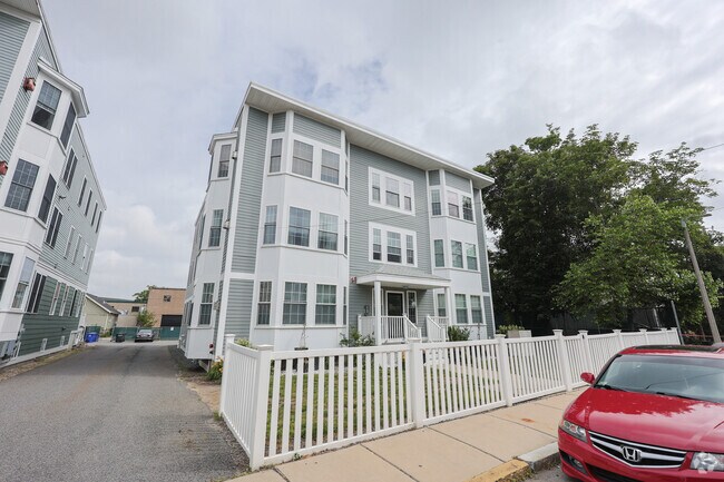 Building Photo - 16 Saco St Unit 6 Rental