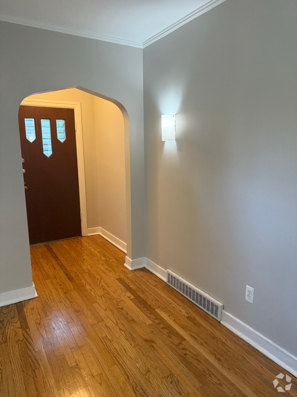 Building Photo - 2138 W McLean Ave Rental