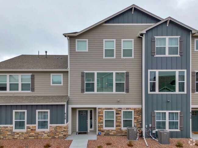 Building Photo - Expansive 3-story home!