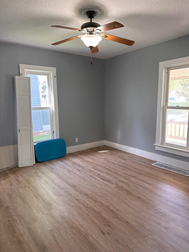 Photo - 506 N York St