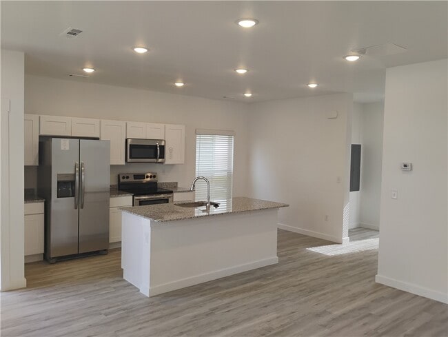 Photo - 840 Ventnor Ave