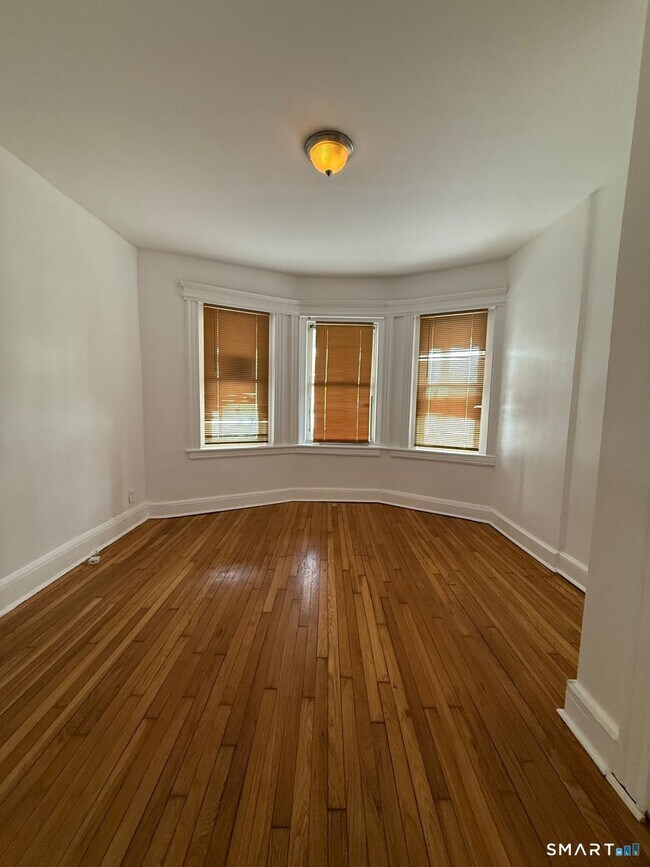 Building Photo - 175 Read St Unit 1