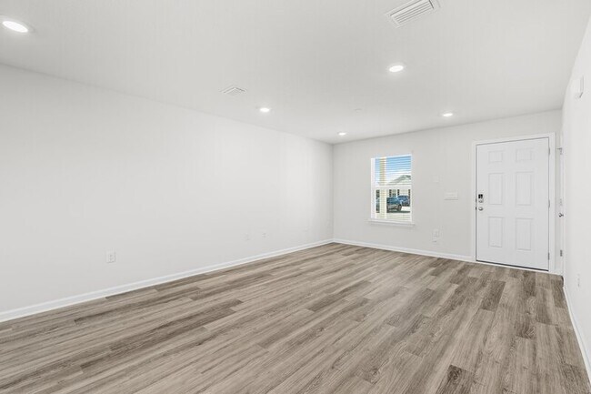 Photo - 7202 Madison Sq Dr