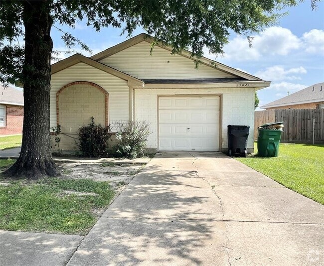 Building Photo - 15823 Ridgecroft Rd Rental