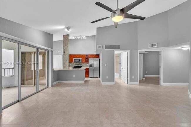 Building Photo - 2810 N Oakland Forest Dr Unit 305 Rental