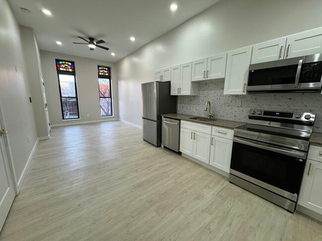 Building Photo - 2416 N Charles St