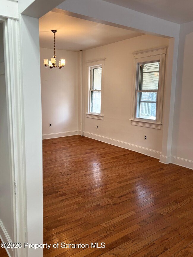 Photo - 719 Hemlock St