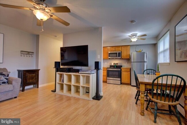 Photo - 335 E Lancaster Ave Unit D-25