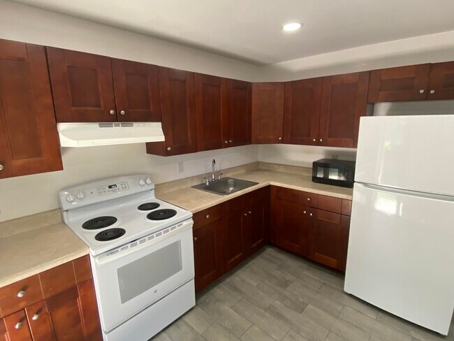 Building Photo - 850 SW 9th Ave Unit 1-4,# C