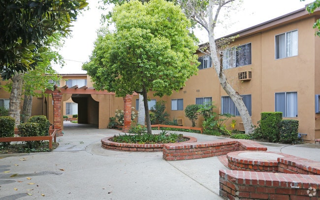 Emerald Pointe Apartment - Emerald Pointe Apartment