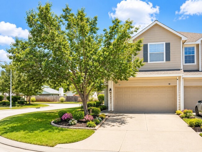 Building Photo - 17242 Oakwood Chase Dr